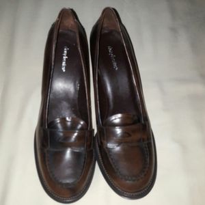 Daisy Fuentes brown leather heels
